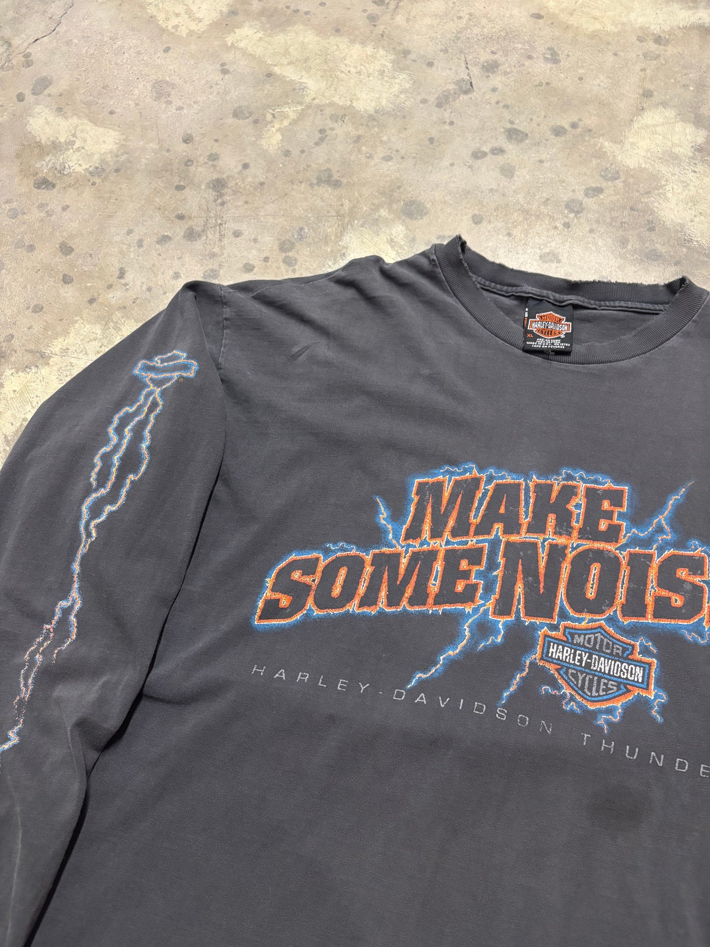 Vintage Harley Davidson thrashed lightning make some noise long sleeve size xl