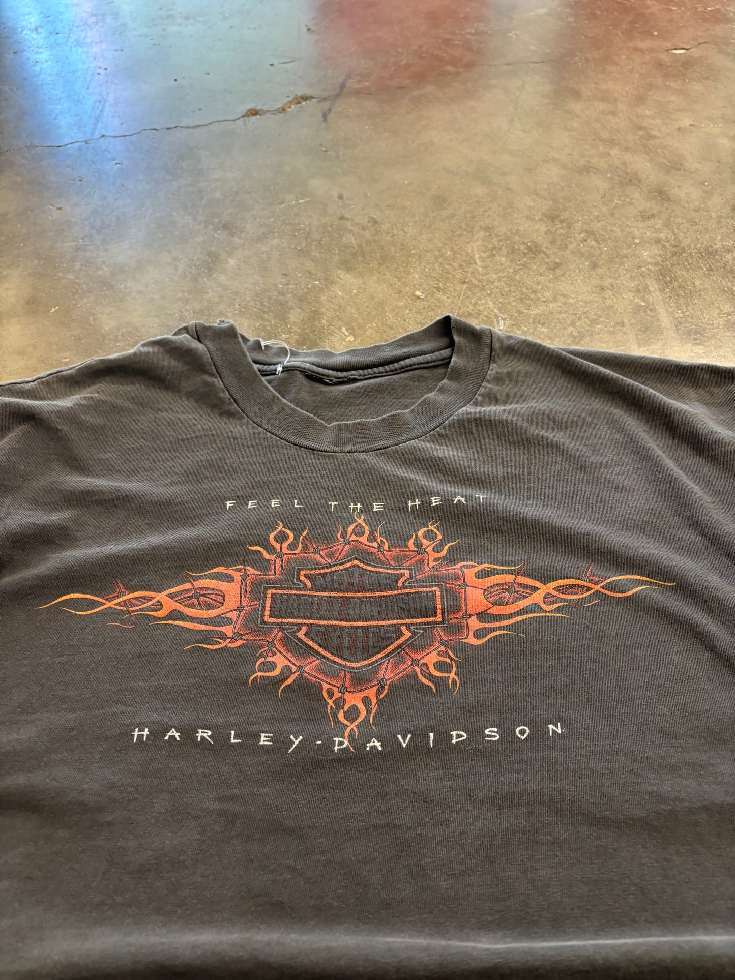 Vintage Smoked Out Feel The Heat shirt size XL