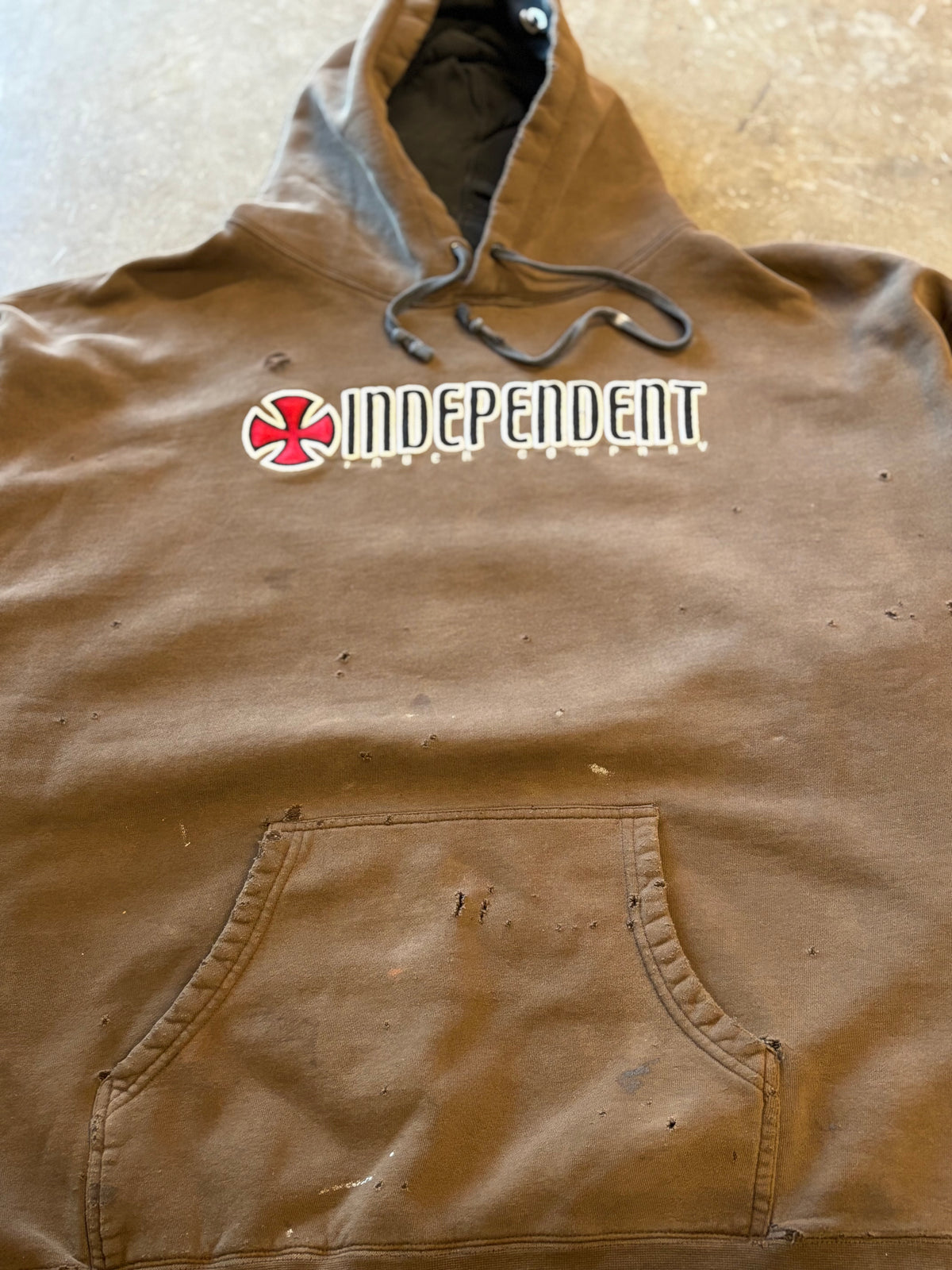 Vintage Thrashed and Faded Independent hoodie size xl