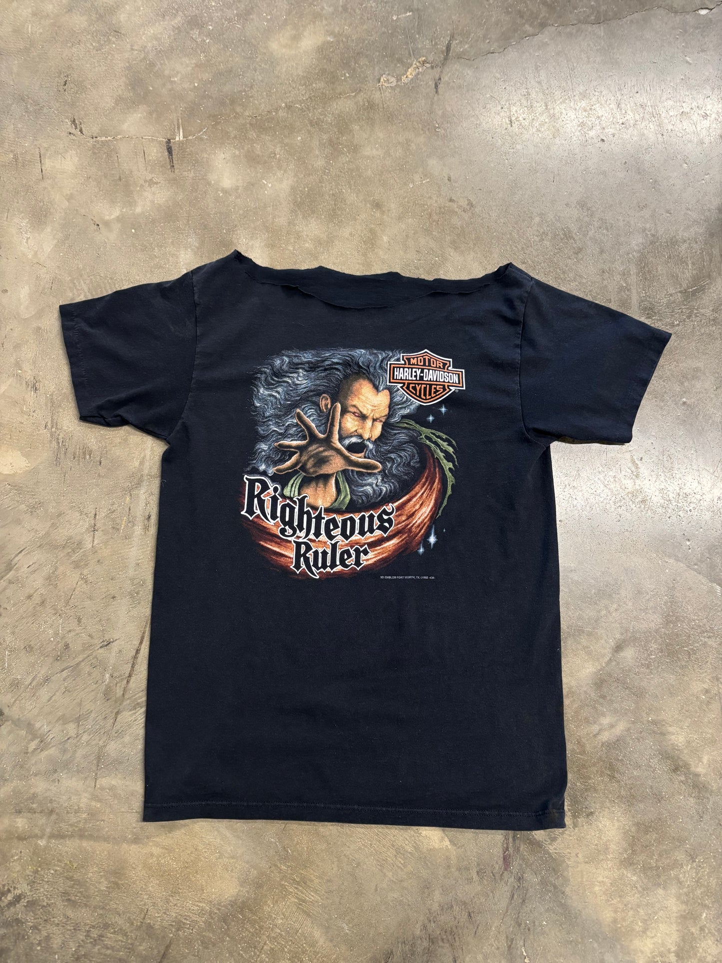 Vintage Chopped Neck 3d emblem shirt size large