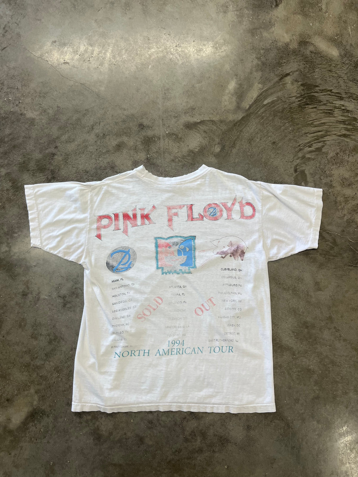 Faded out Pink Floyd Divison bell shirt size extra large