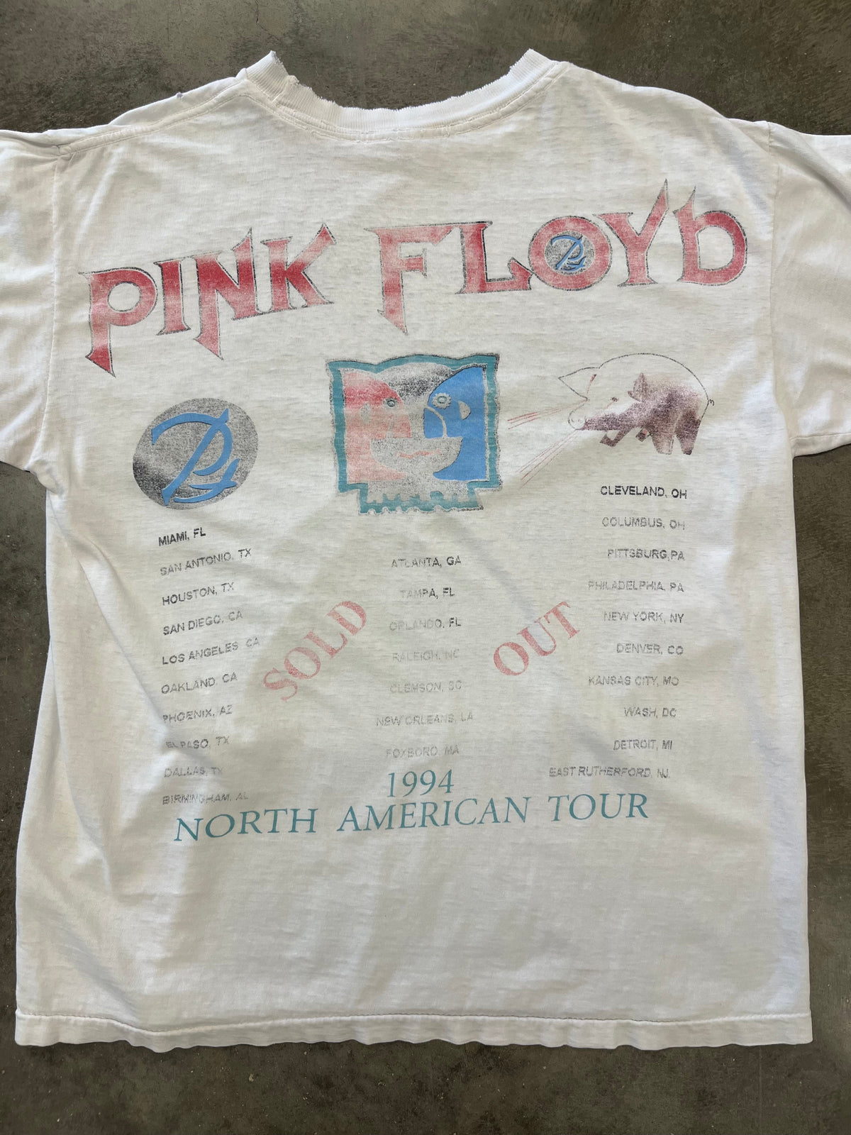Faded out Pink Floyd Divison bell shirt size extra large