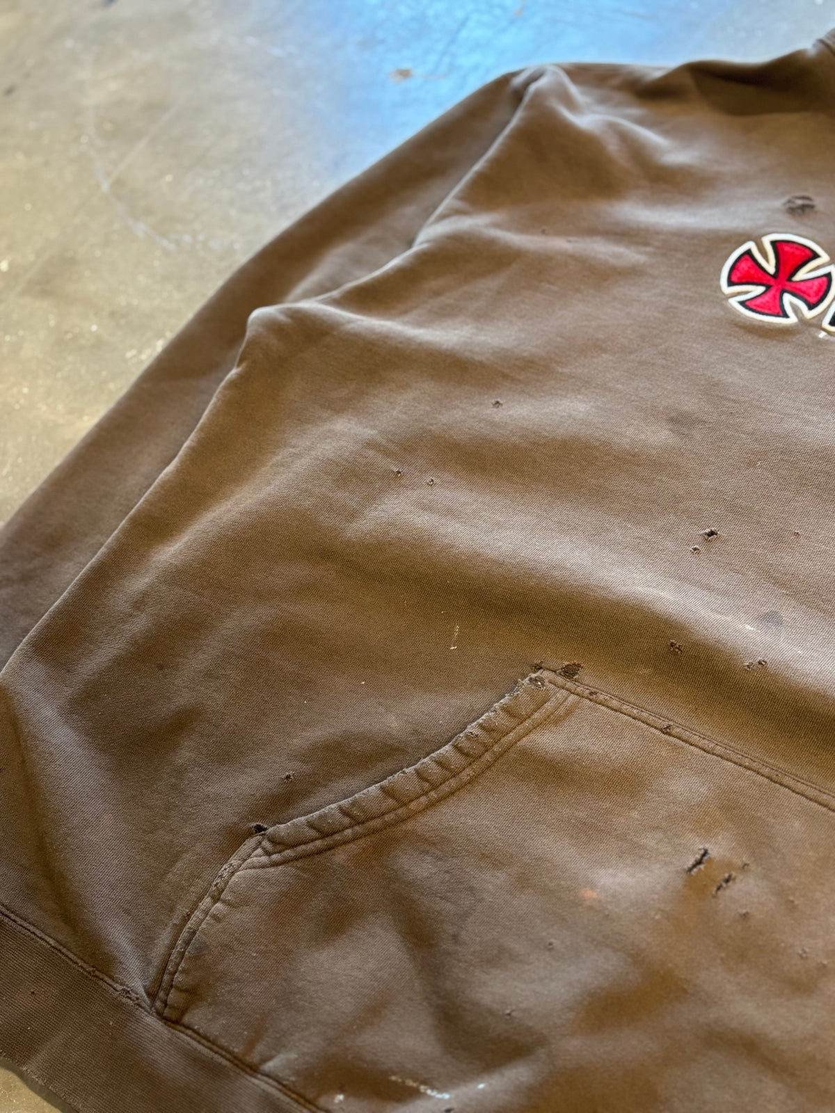Vintage Thrashed and Faded Independent hoodie size xl