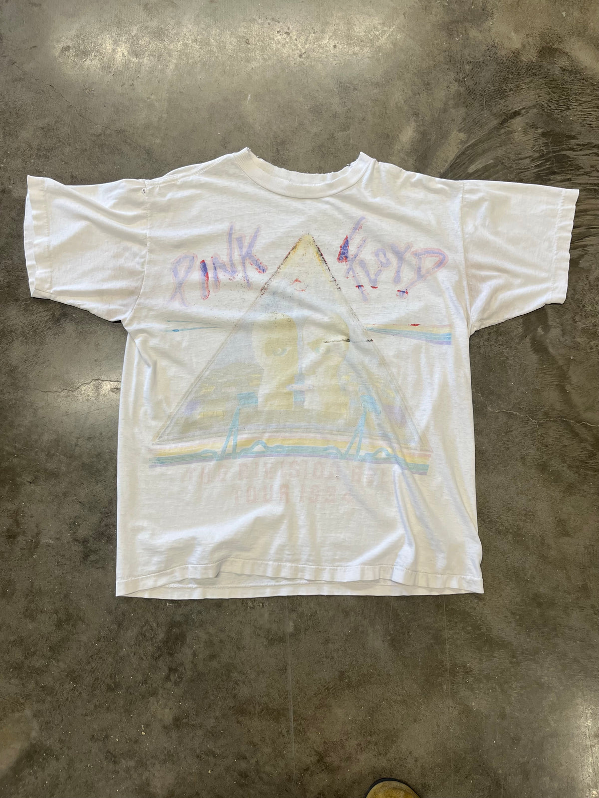 Faded out Pink Floyd Divison bell shirt size extra large