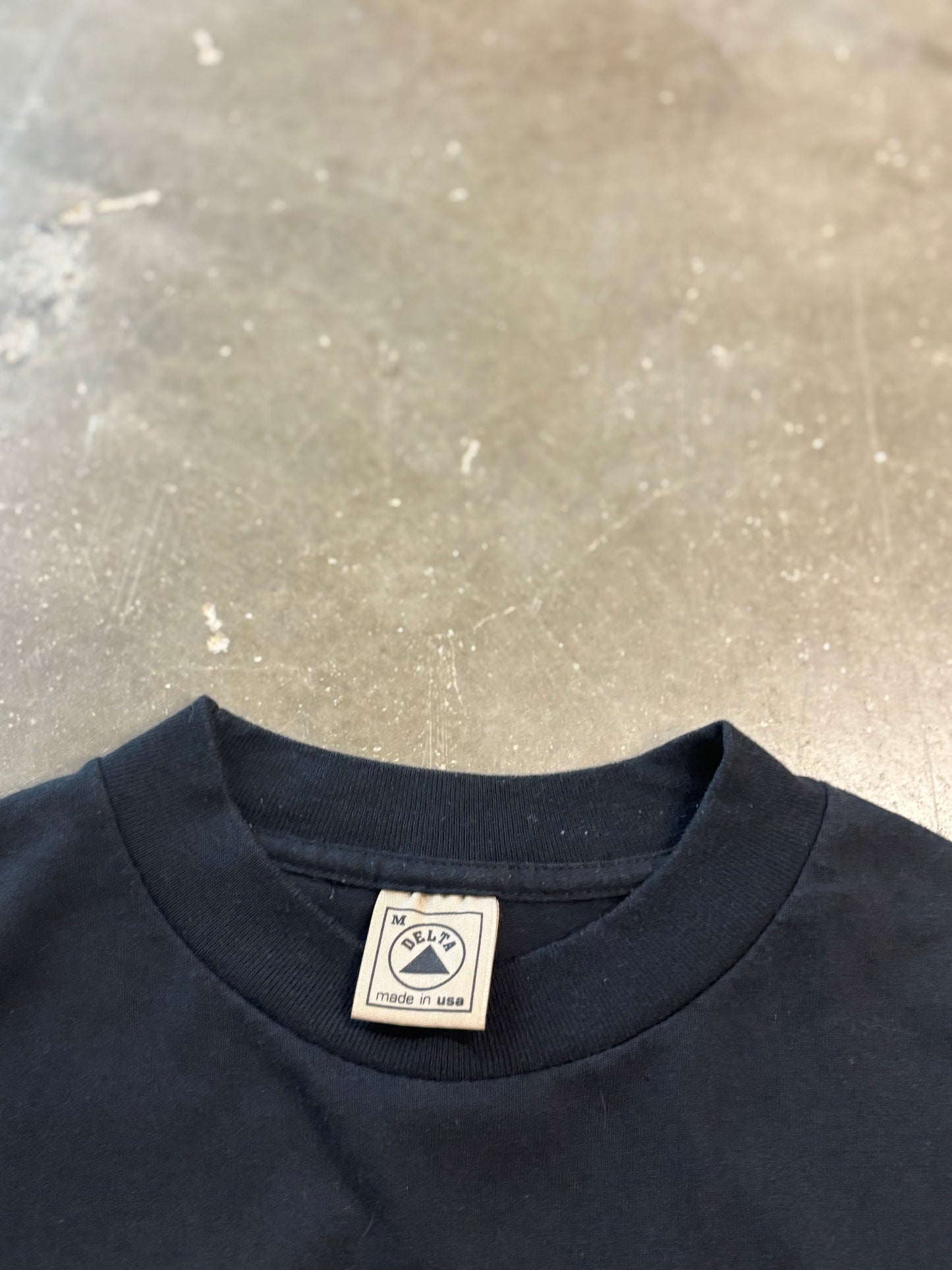 Vintage 3d emblem shirt size medium
