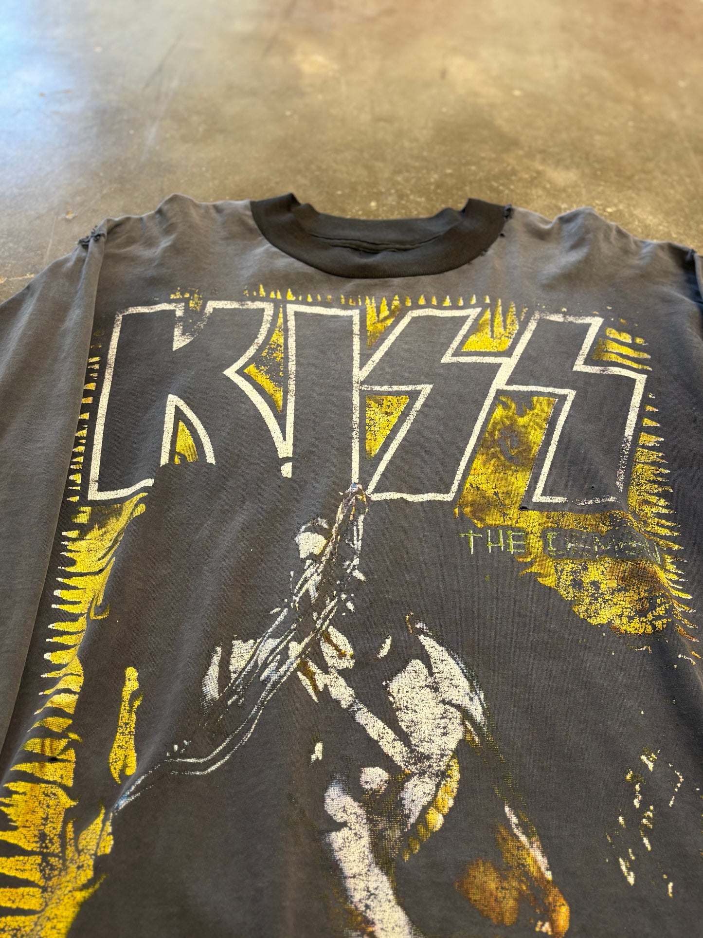 Vintage Kiss Mexico 90’s Bootleg long sleeve faded and thrashed size medium