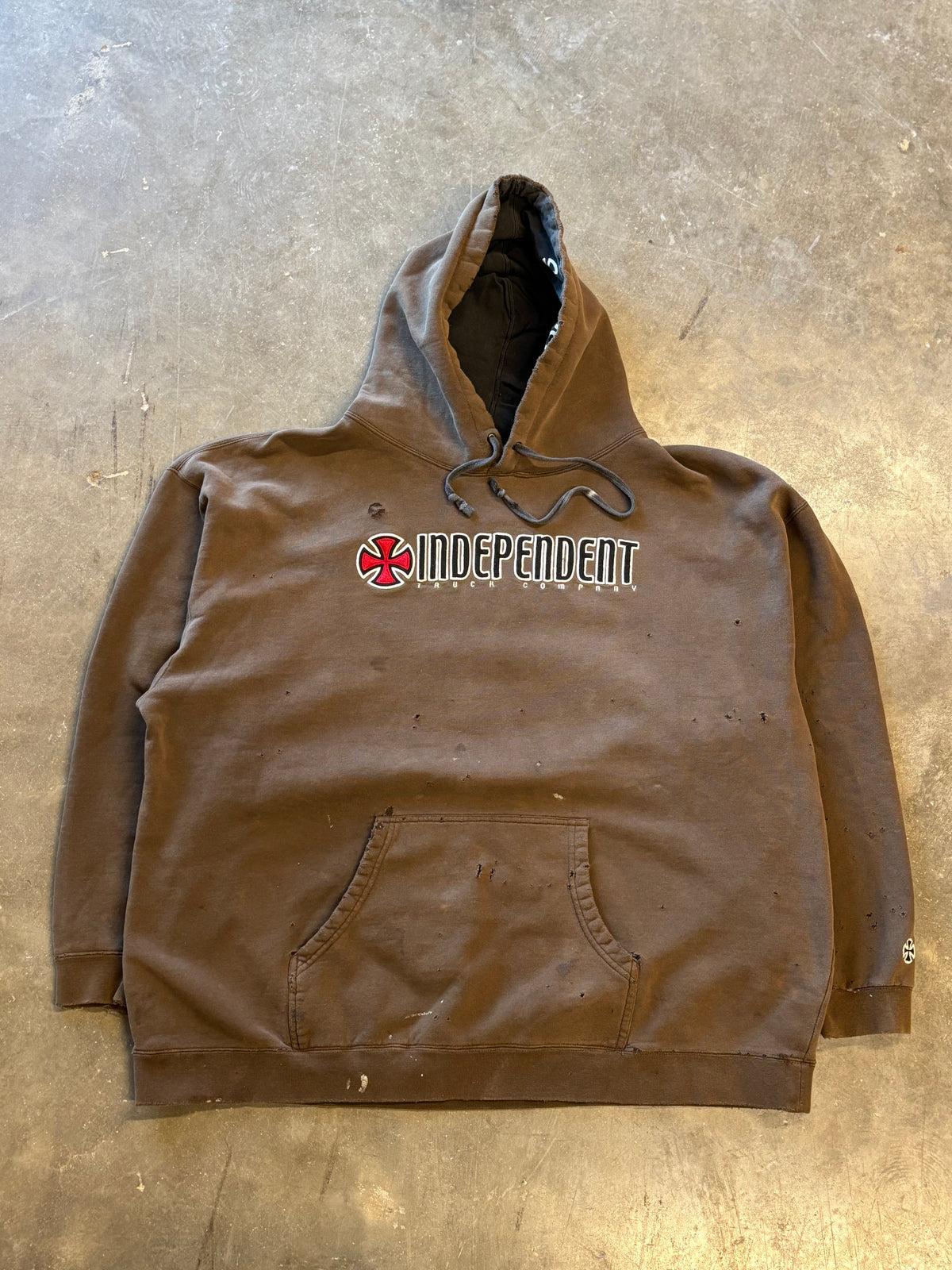 Vintage Thrashed and Faded Independent hoodie size xl