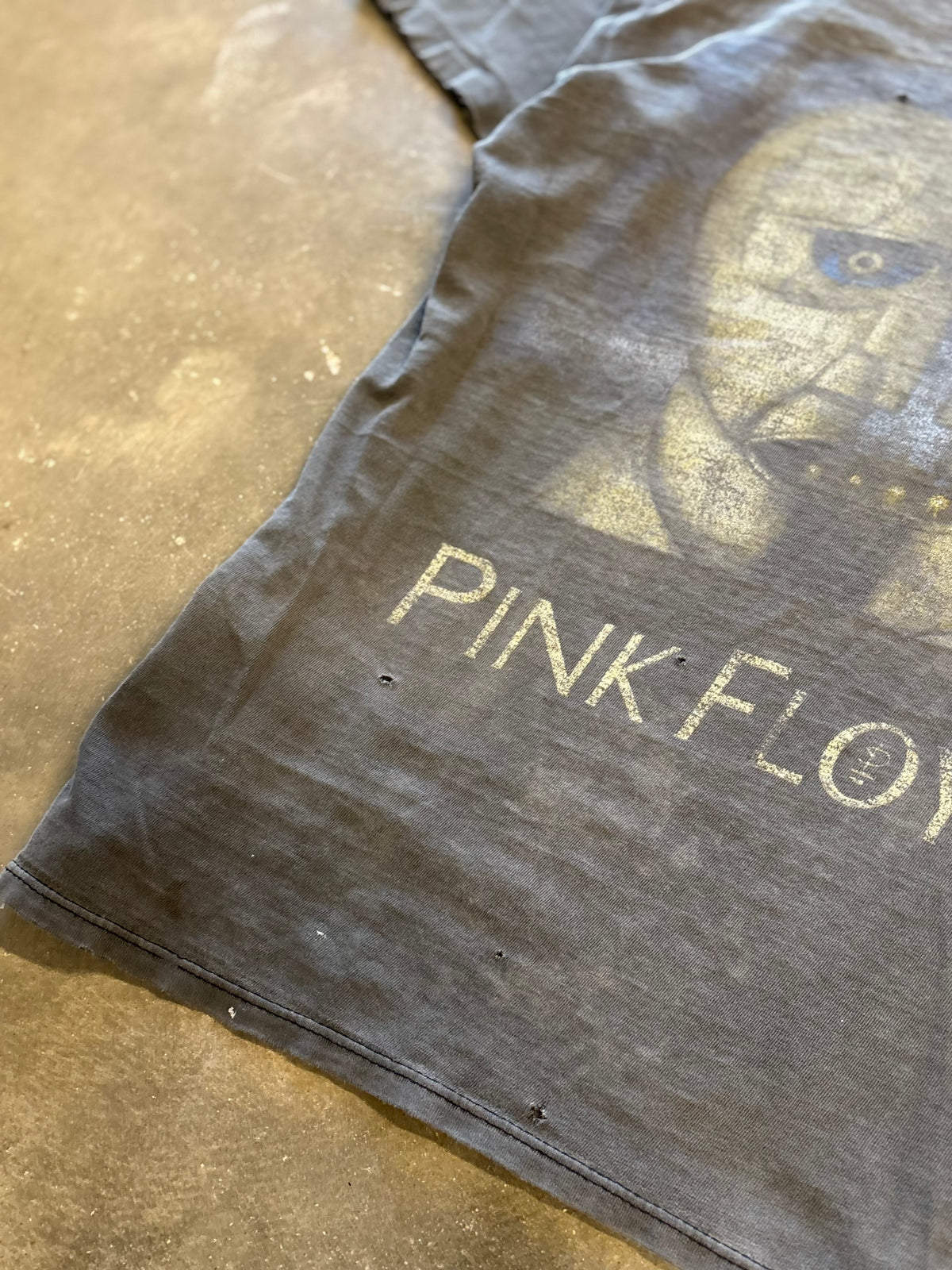 Vintage Smoked Out Pink Floyd Division Bell shirt size xl